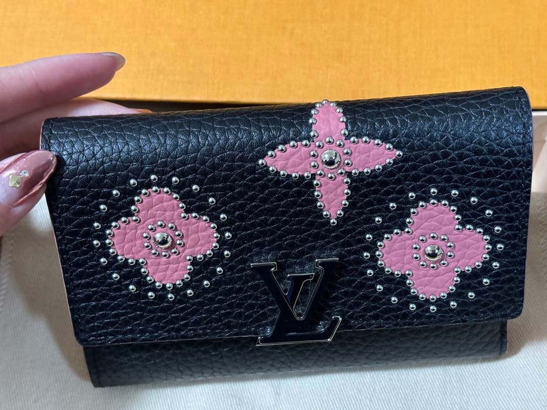 yuu♡ ルイヴィトン 美品 正規品 三つ折財布 ポルトフォイユカプシーヌ