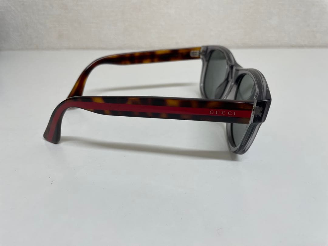 GUCCI グレーフレーム　サングラス