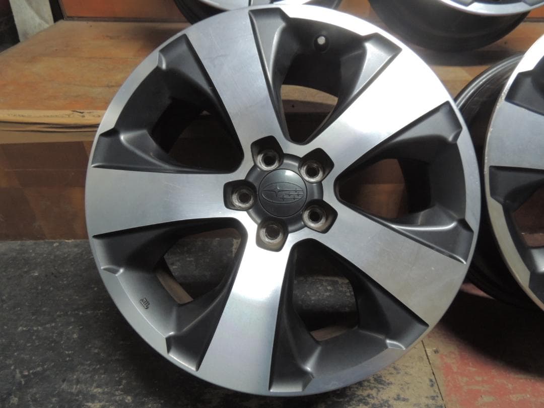 T812　スバルXV 純正アルミホイール　17×7J　4本　ガリ傷有り