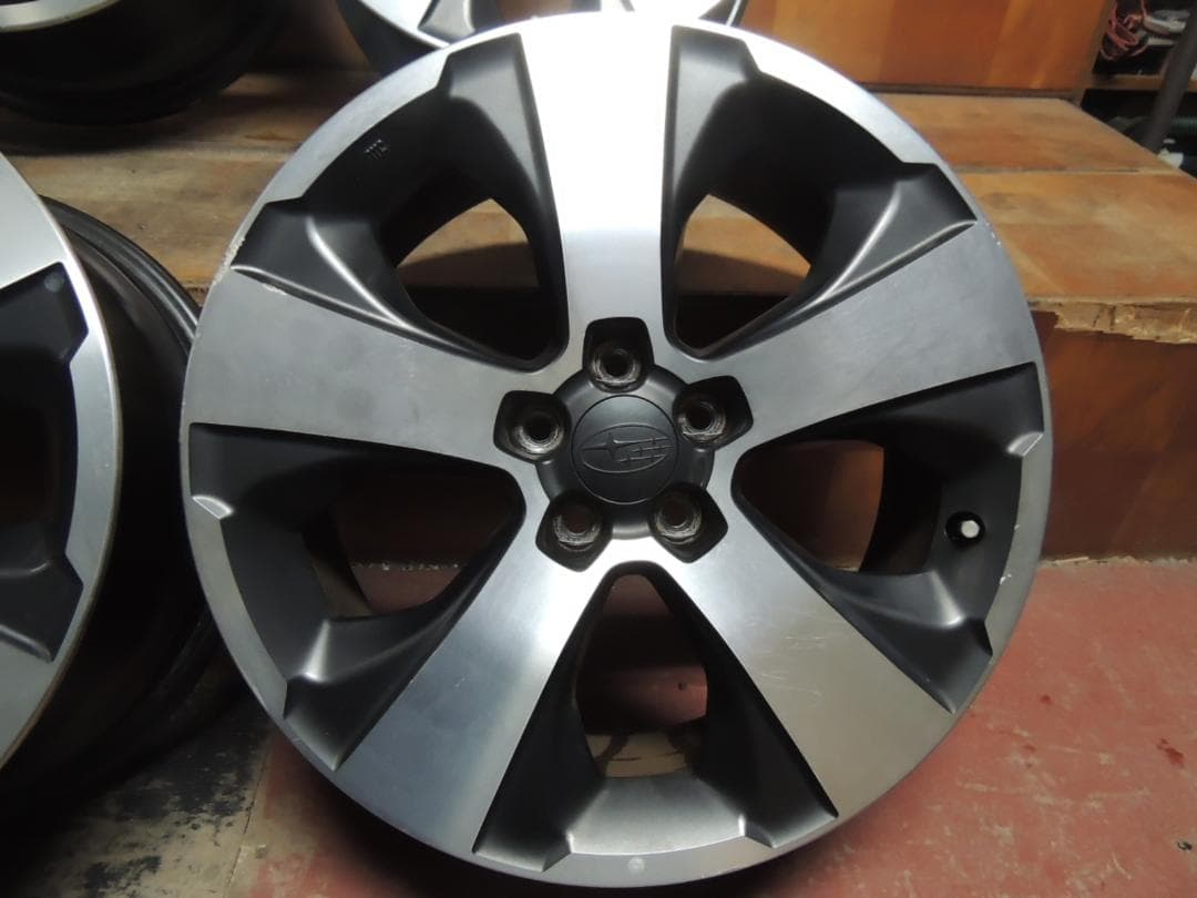 T812　スバルXV 純正アルミホイール　17×7J　4本　ガリ傷有り