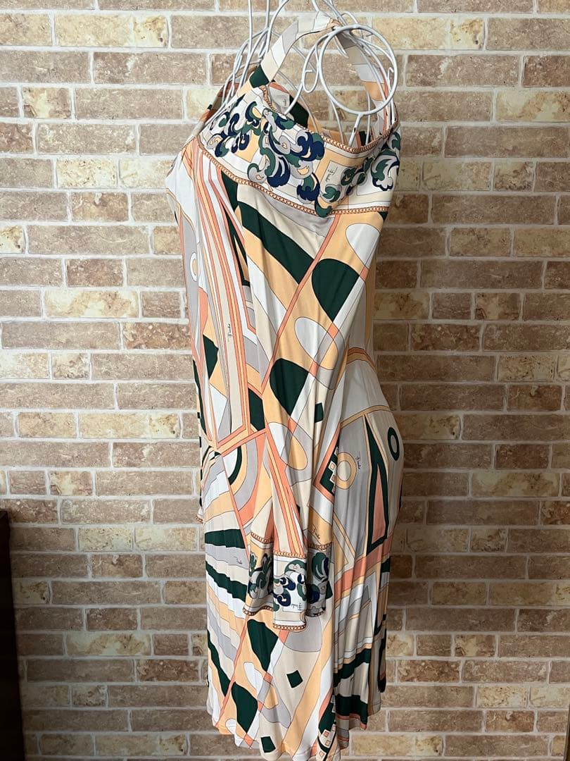 春夏活躍♡ EMILIO PUCCI エミリオプッチ オフショルダーワンピース