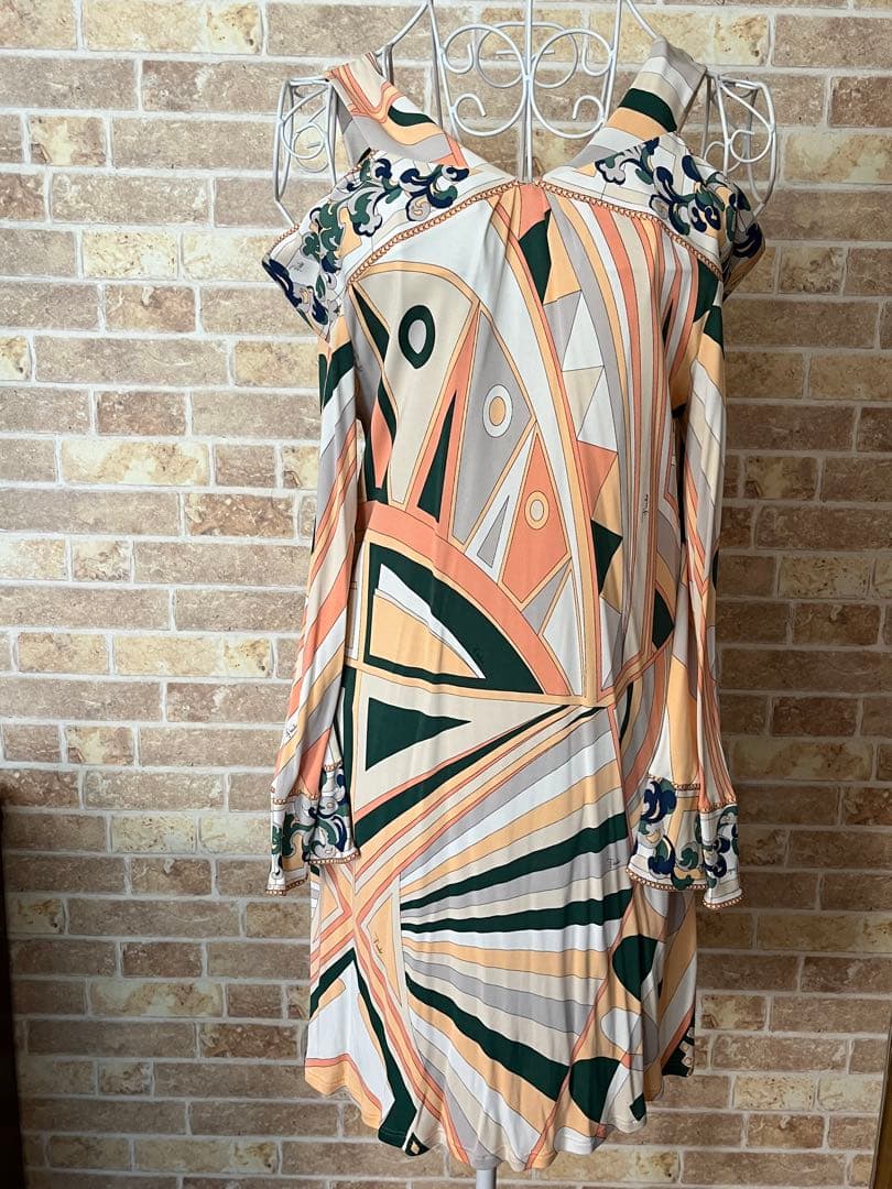 春夏活躍♡ EMILIO PUCCI エミリオプッチ オフショルダーワンピース