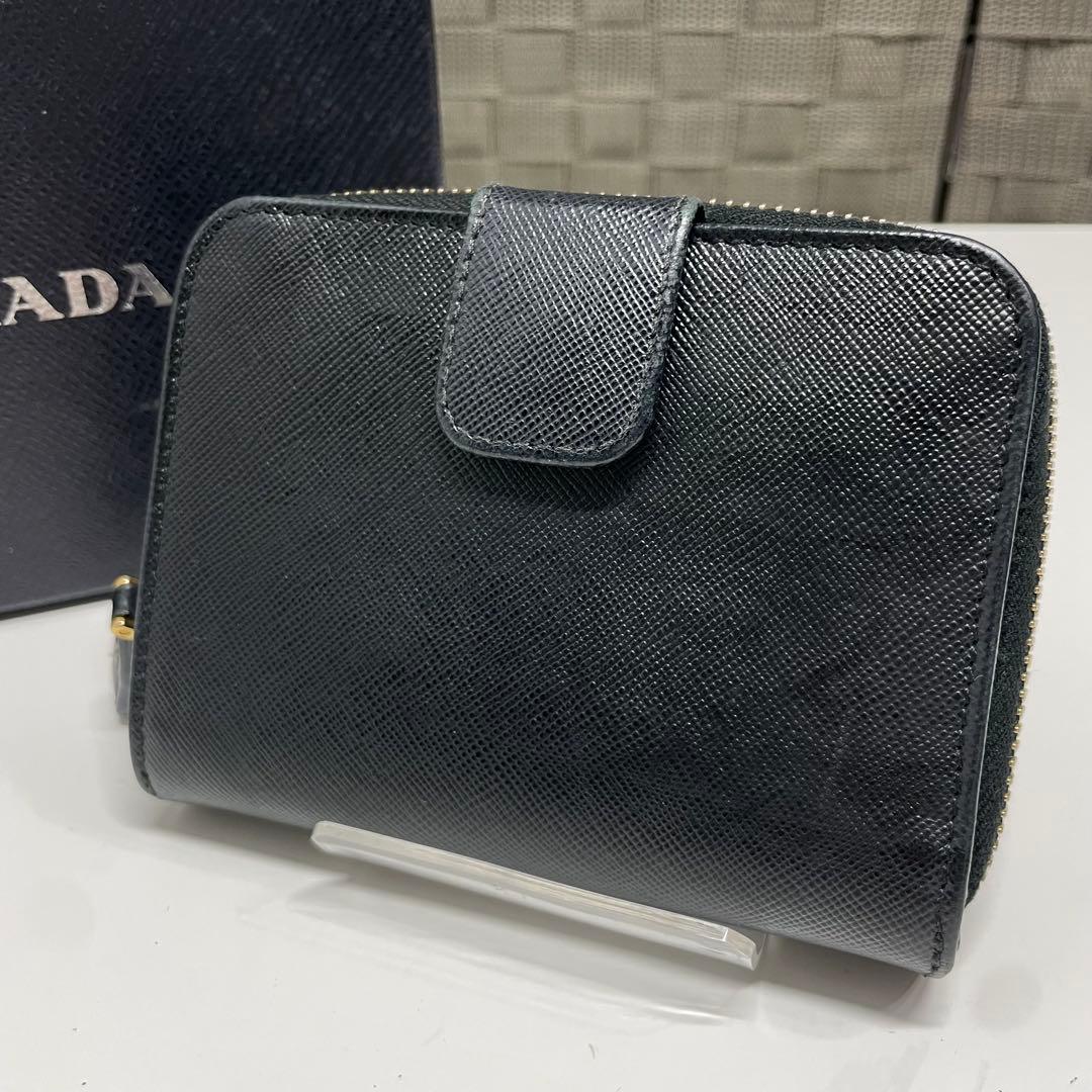ル*～様 PRADA ブラック レザー 二つ折り財布