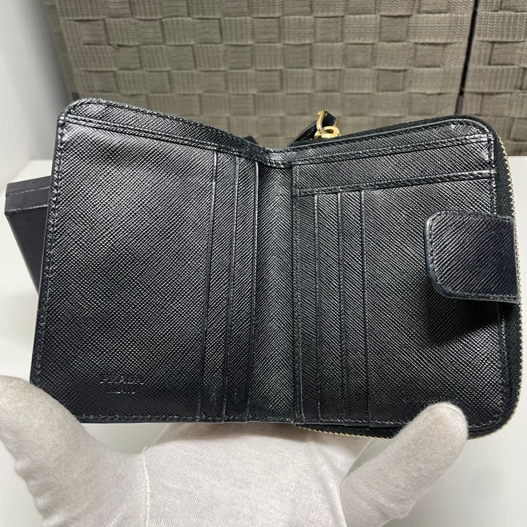 ル*～様 PRADA ブラック レザー 二つ折り財布