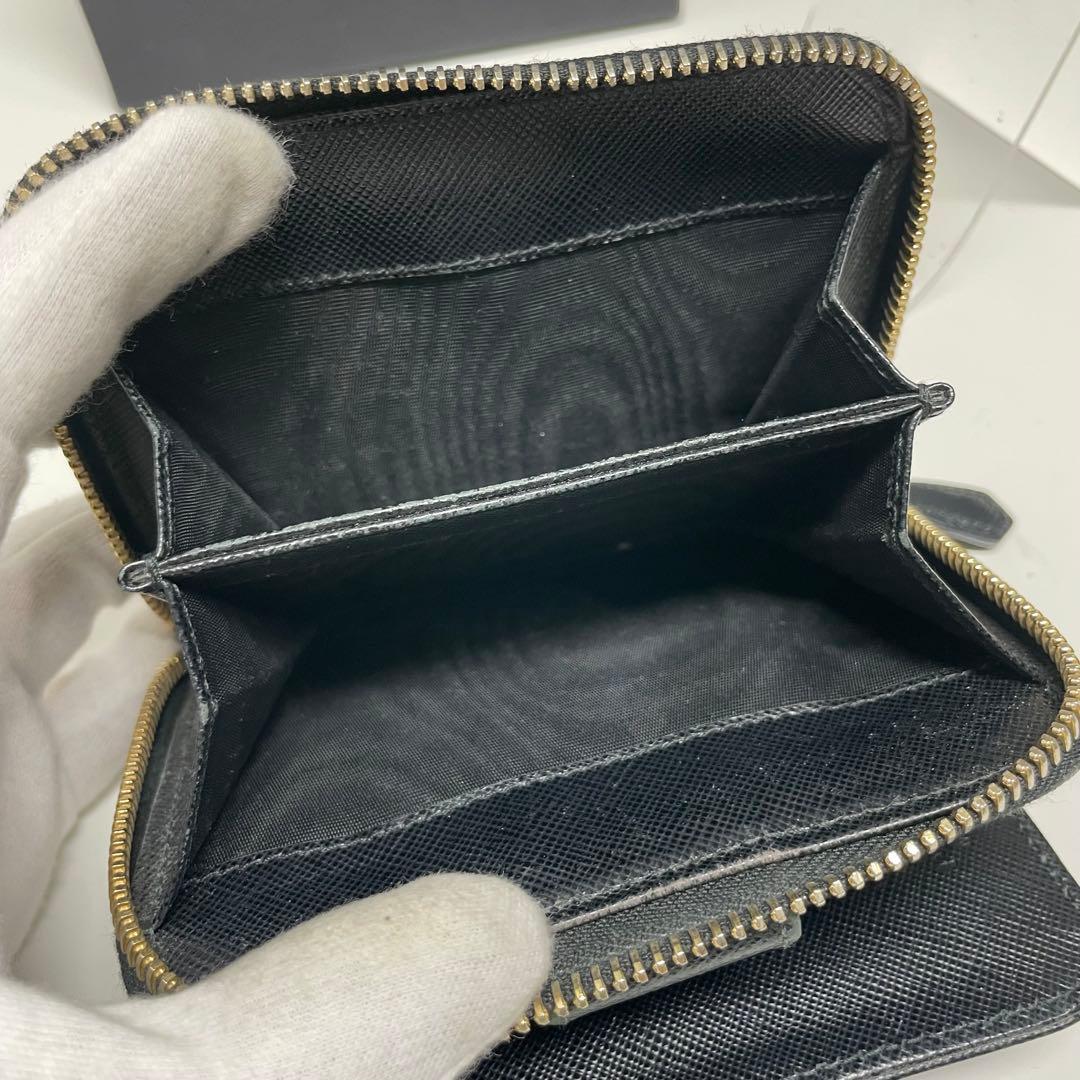 ル*～様 PRADA ブラック レザー 二つ折り財布