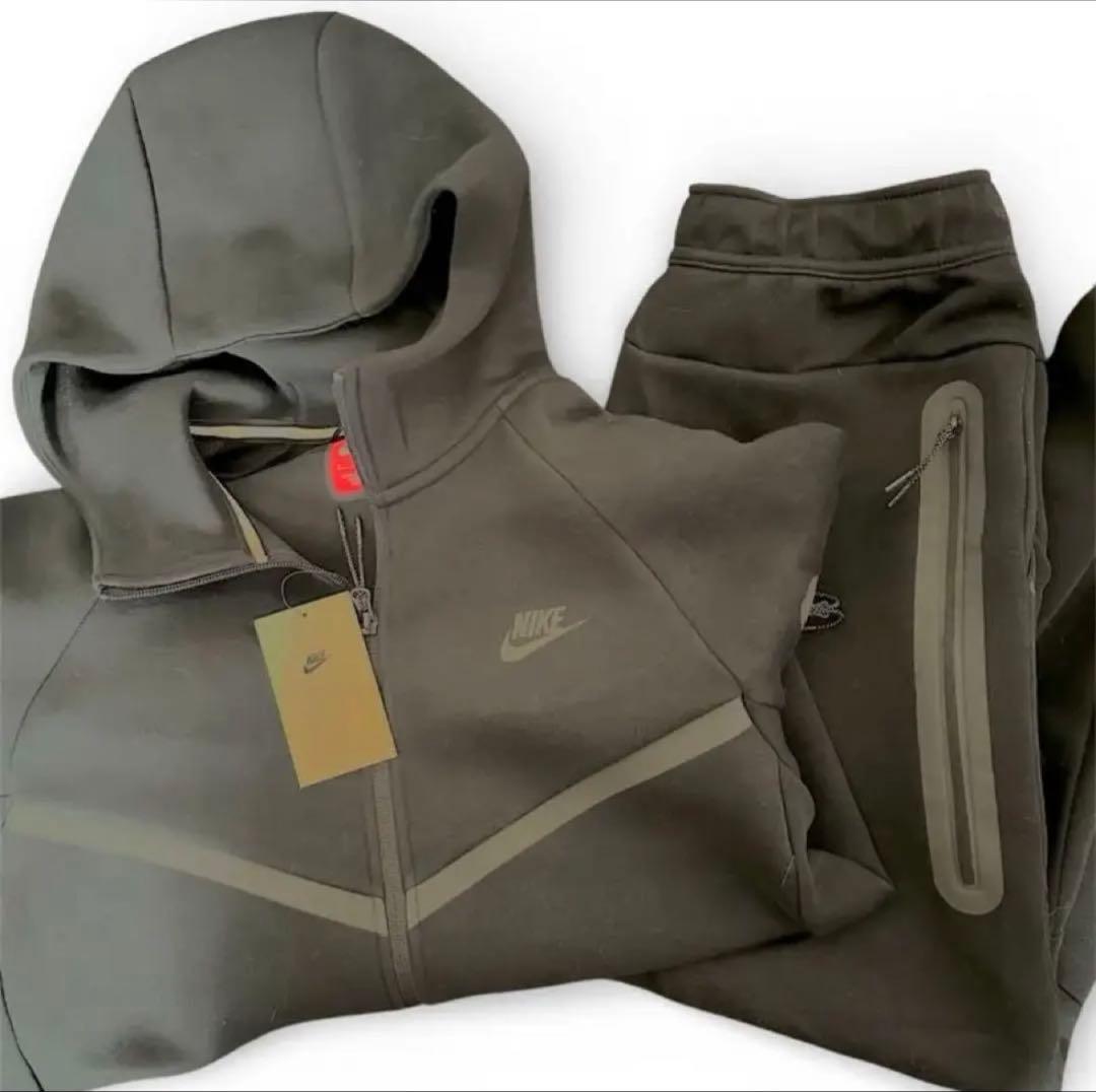 k*u様 NIKEテックフリース 上下セット（M）