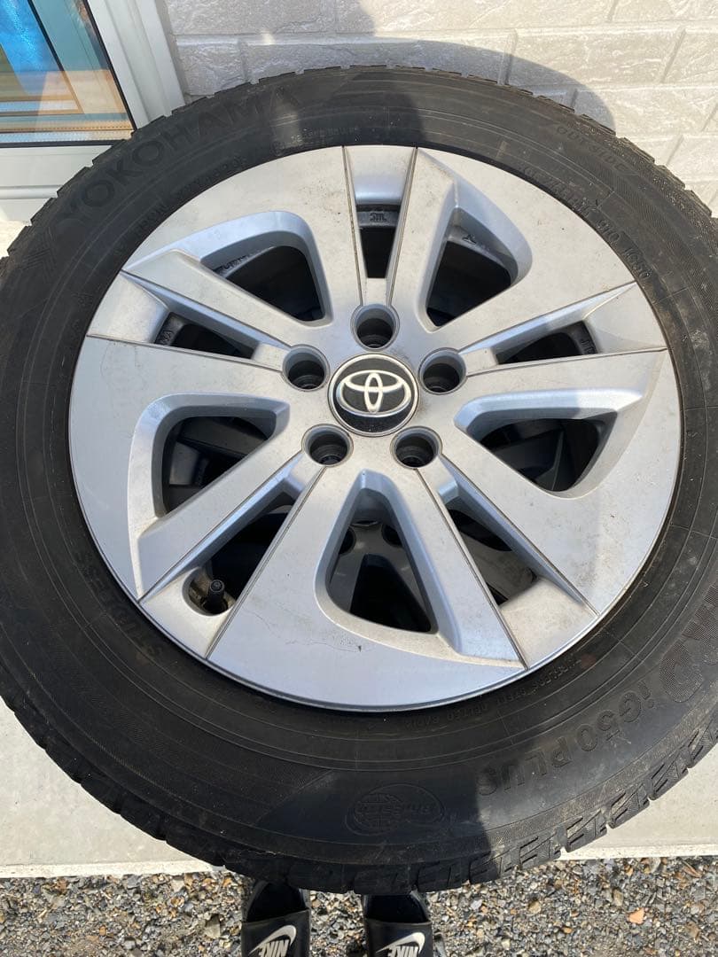 【最終値下げ】YOKOHAMAスタッドレスタイヤ15インチ2本 トヨタホイール