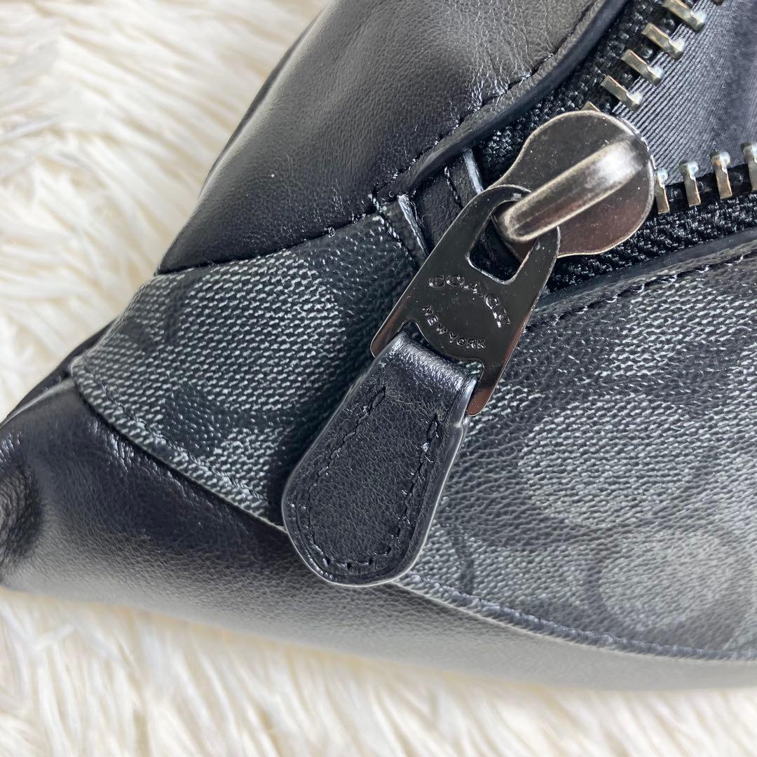 【美品】COACH ボディバッグ シグネチャー チャコール
