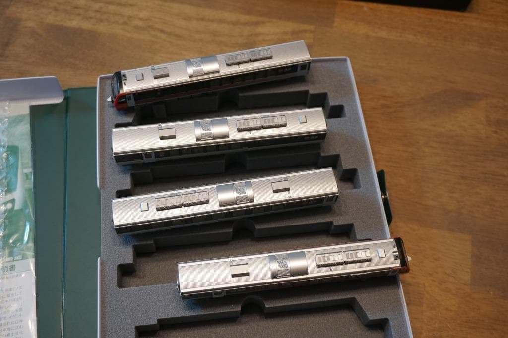 KATO製 HB-E300系　「海里」ラッピング仕様　4両編成セット