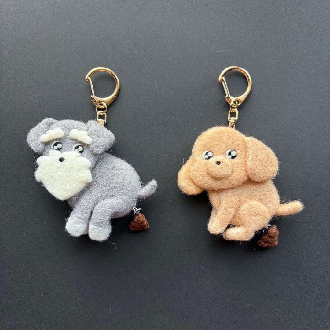 【☆J＆T 様☆】幸運(ウン)を呼ぶトイプードル 羊毛フェルト　犬　キーホルダー