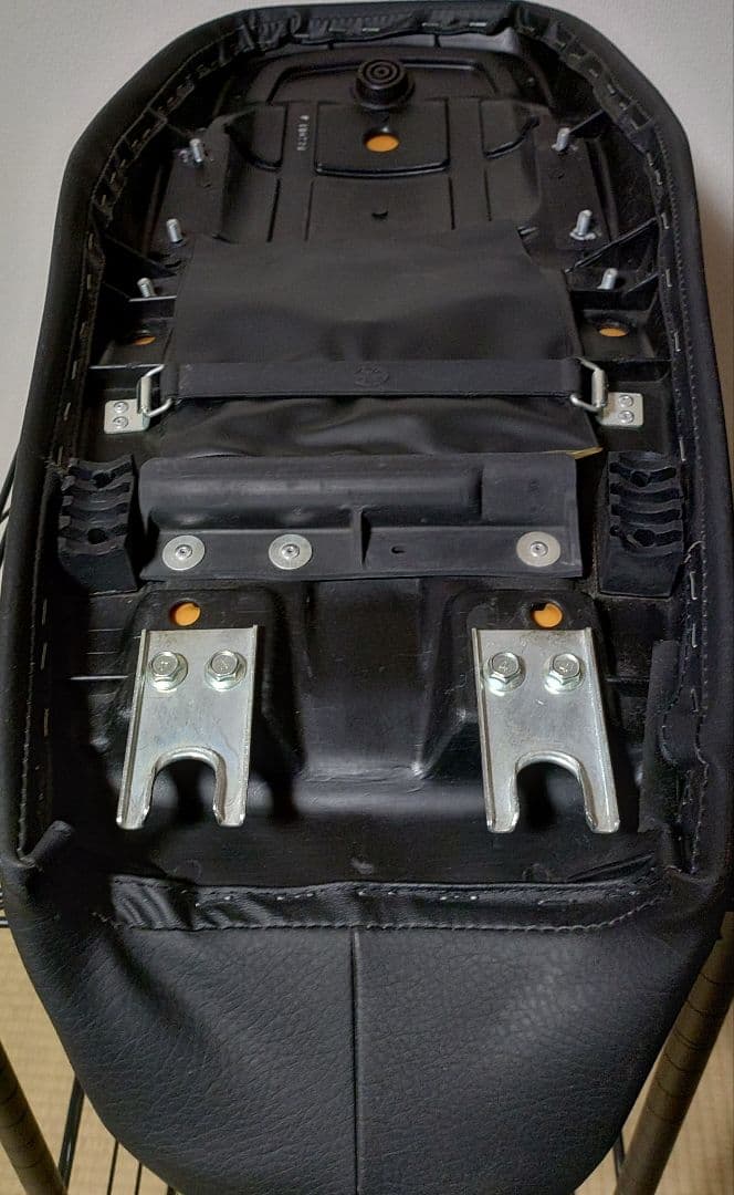 SR400 ブラックスペシャル純正シート　2006年式　極美品