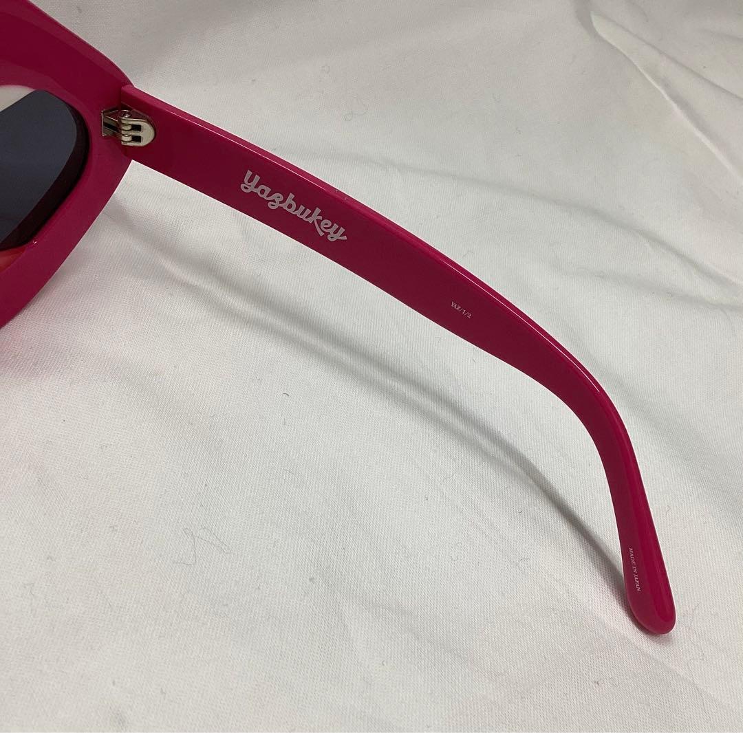 LINDA FARROW × Yazbukey リップモチーフサングラス