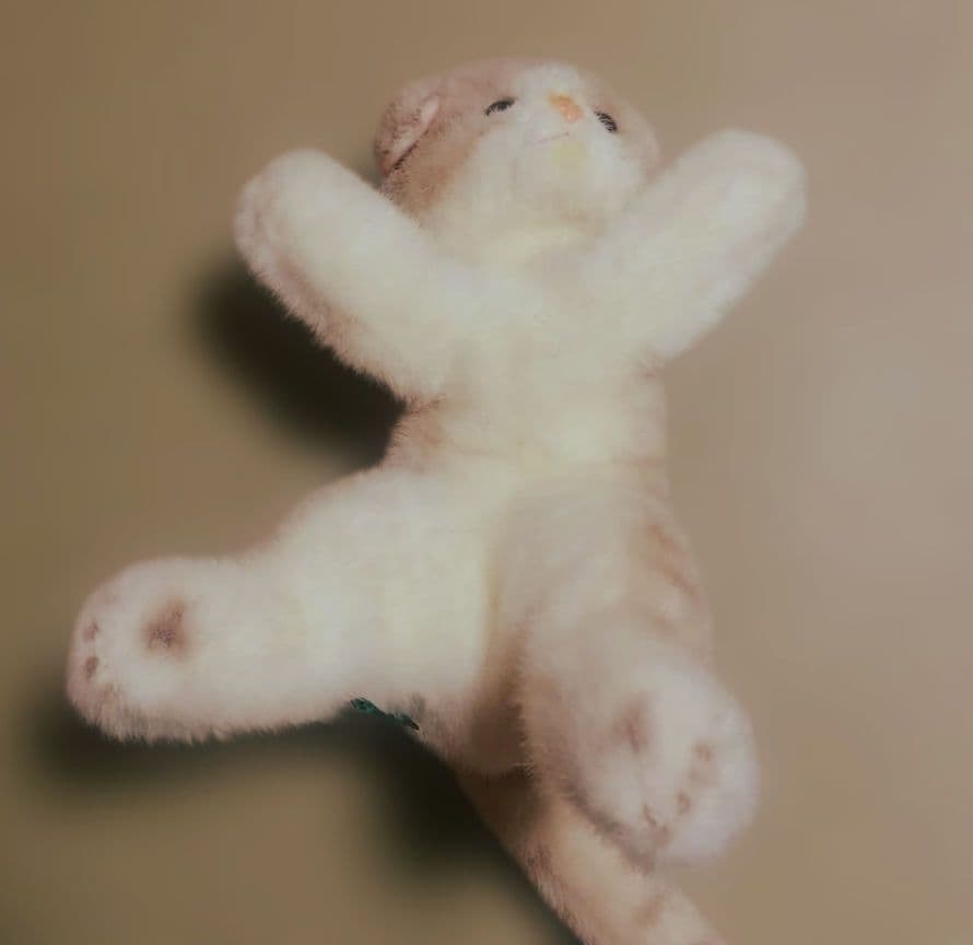 猫ぬいぐるみ クリーム色・ベージュ