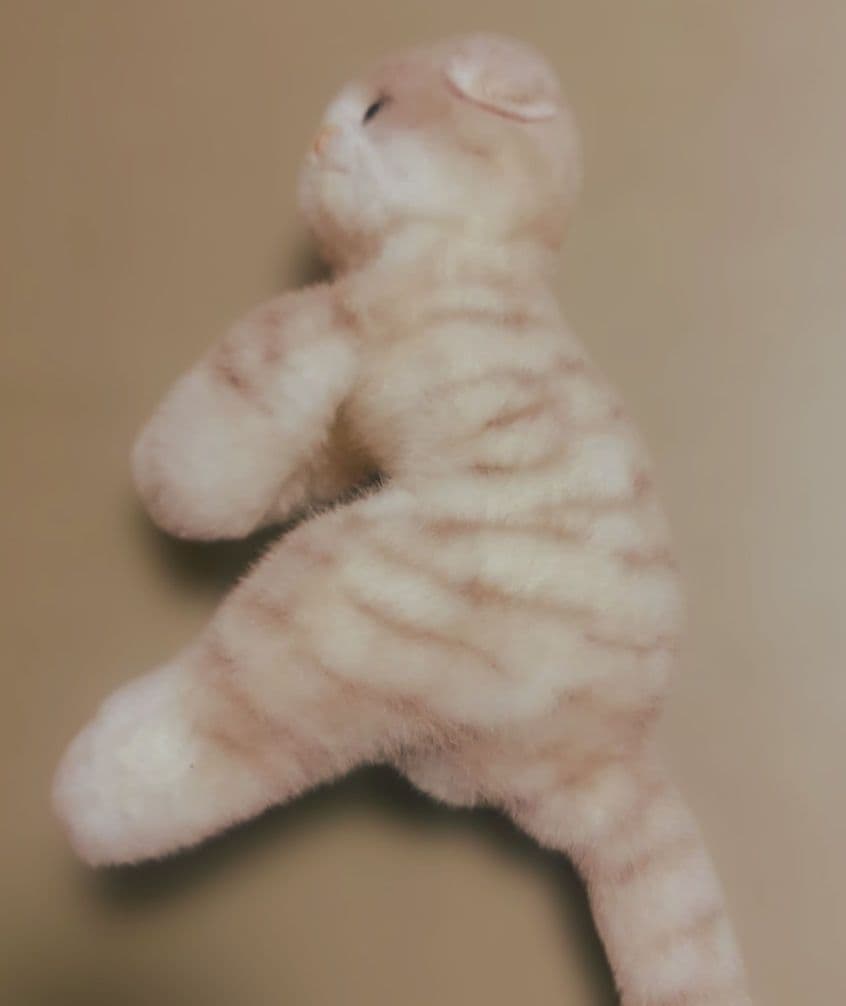 猫ぬいぐるみ クリーム色・ベージュ