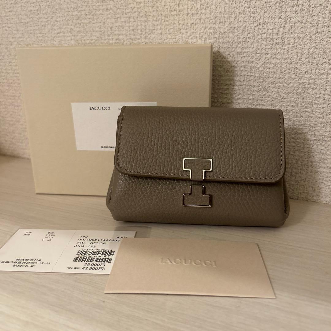 美品　IACUCCI アバ ウォレット グレージュ