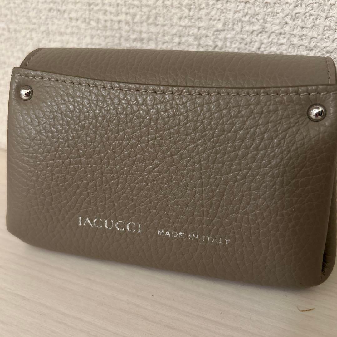 美品　IACUCCI アバ ウォレット グレージュ