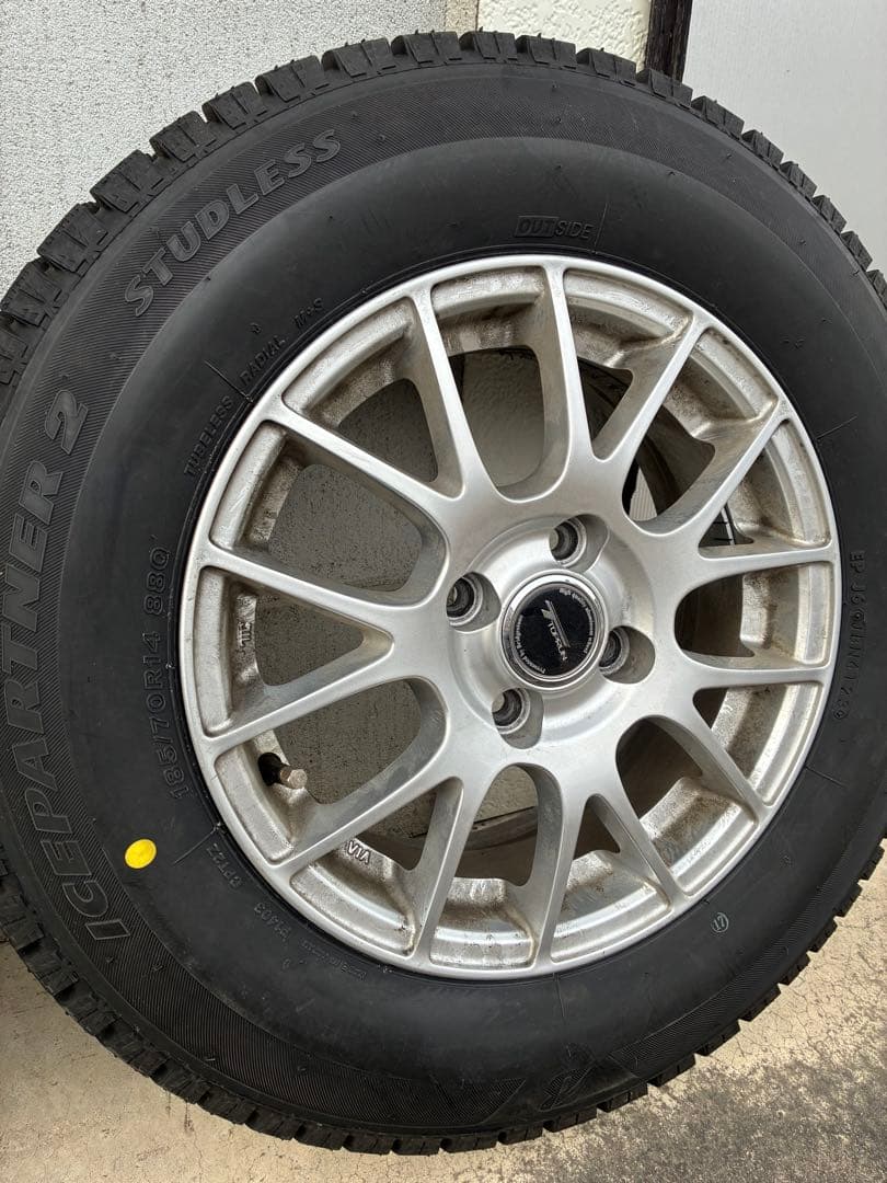 ⭐︎専用⭐︎185/70R14のホイール付きスタッドレスタイヤ4本セット