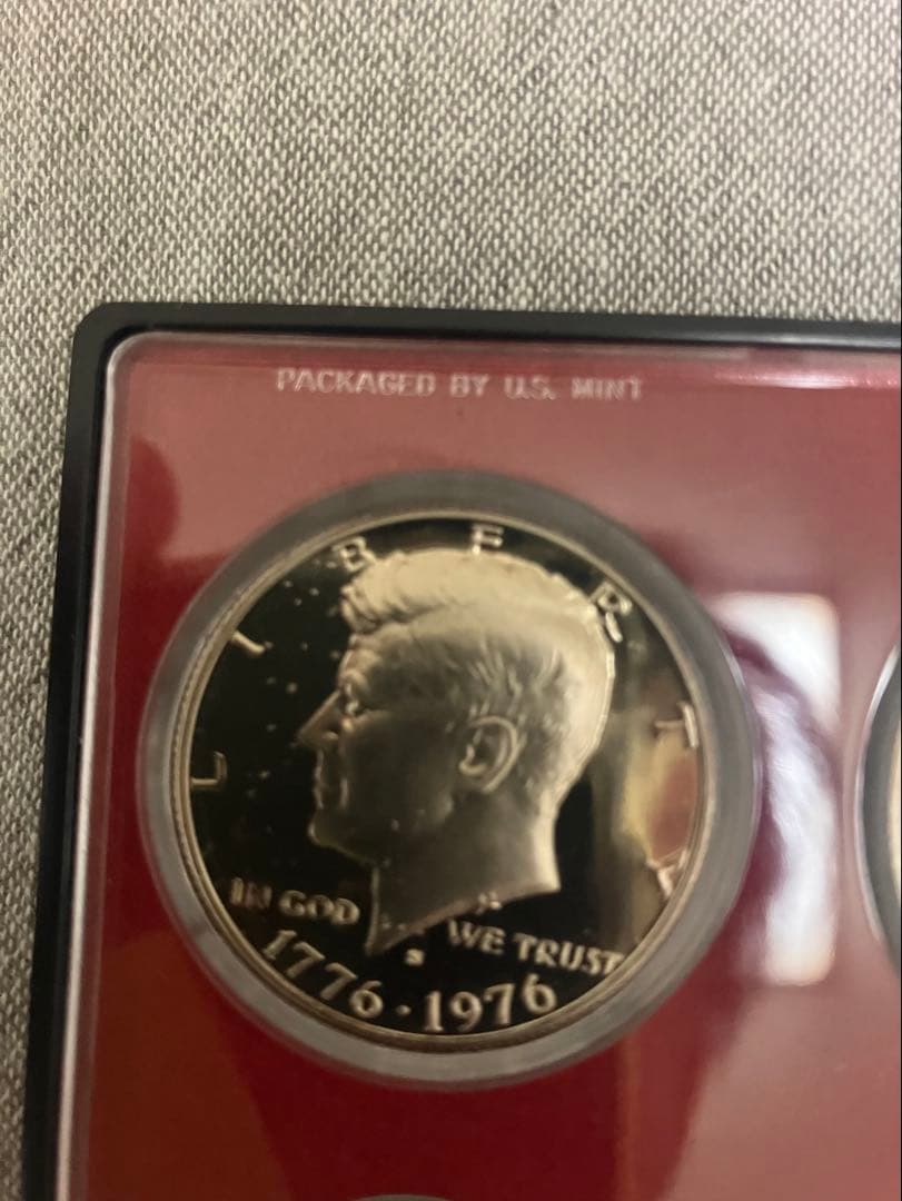 1975年 アメリカ建国200年記念硬貨入り。アメリカ・プルーフ貨幣セット