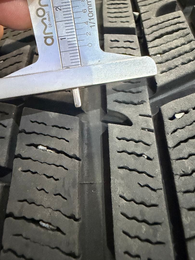 215/60R17 スタッドレス　アルミセット　17✖️7j エスティマ