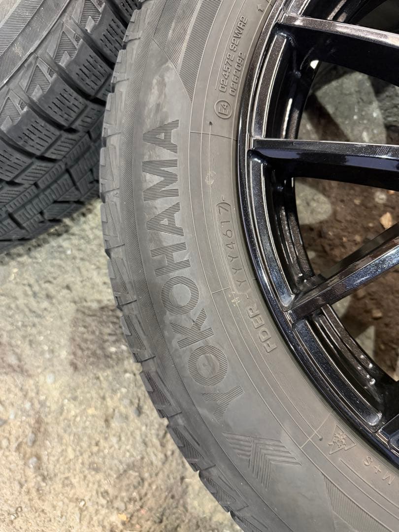 215/60R17 スタッドレス　アルミセット　17✖️7j エスティマ