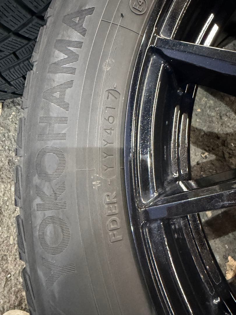215/60R17 スタッドレス　アルミセット　17✖️7j エスティマ
