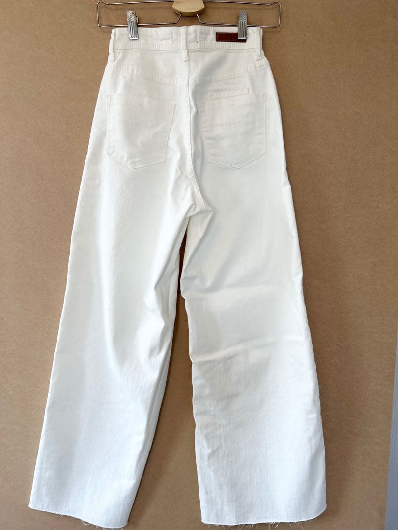 美品　YANUK ヤヌーク　ワイドフレア　25 白