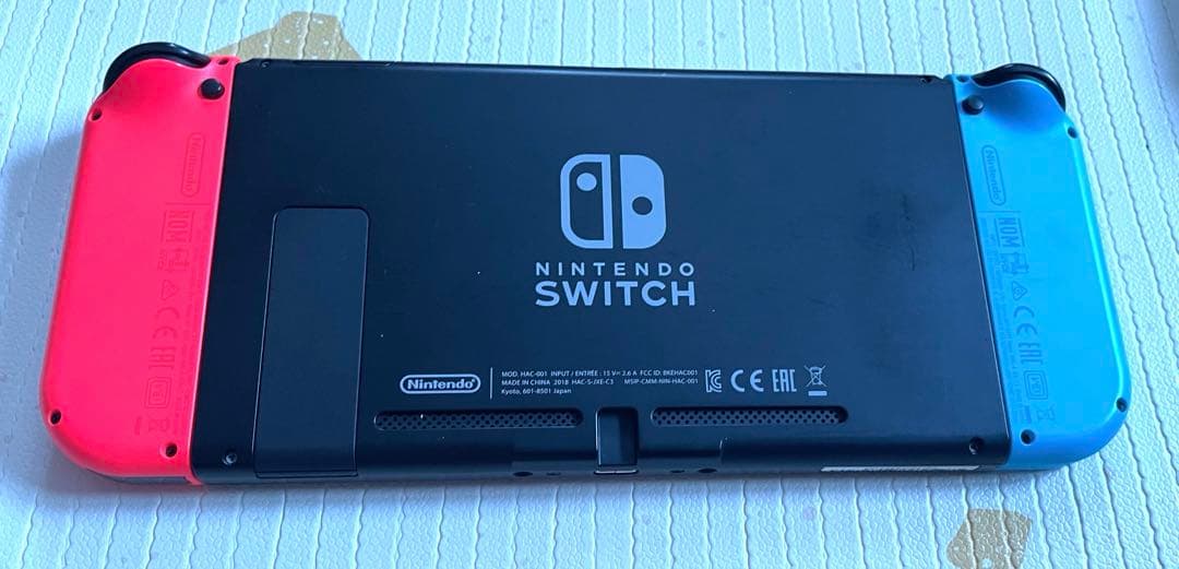 【美品！】NintendoSwitch本体＋おまけ付（追加ジョイコン＋ケース等）