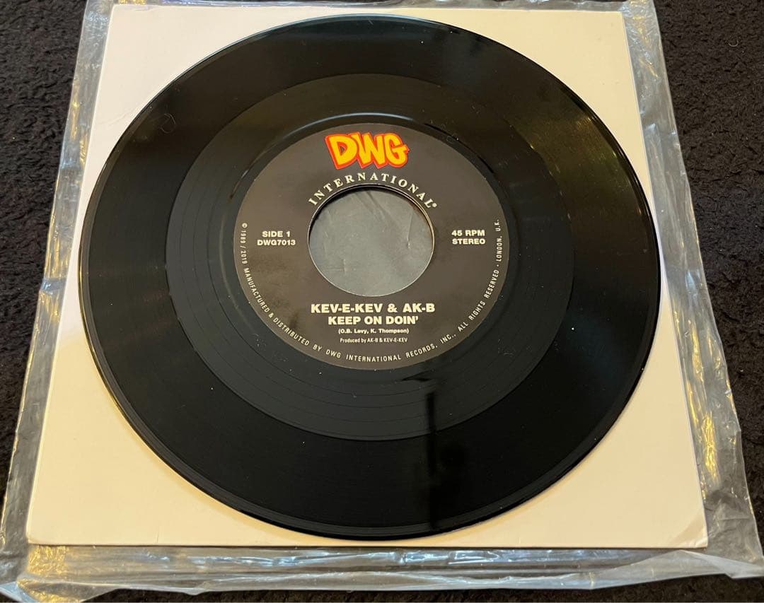 KEV-E-KEV & AK-B／Listen To The Man 45