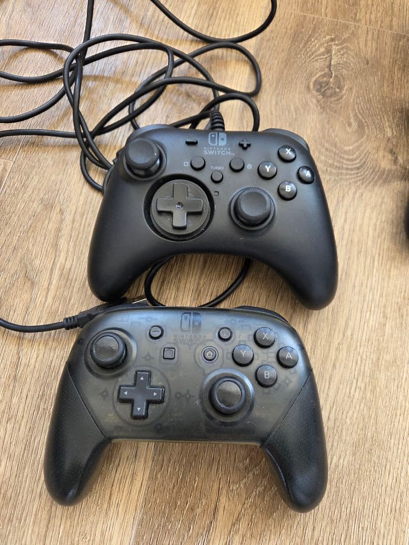 Nintendo Switch 本体 + プロコントローラー2個