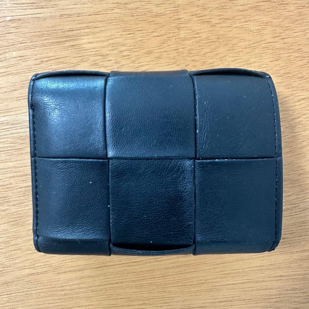 【BOTTEGA VENETA】ブラックレザー三つ折り財布