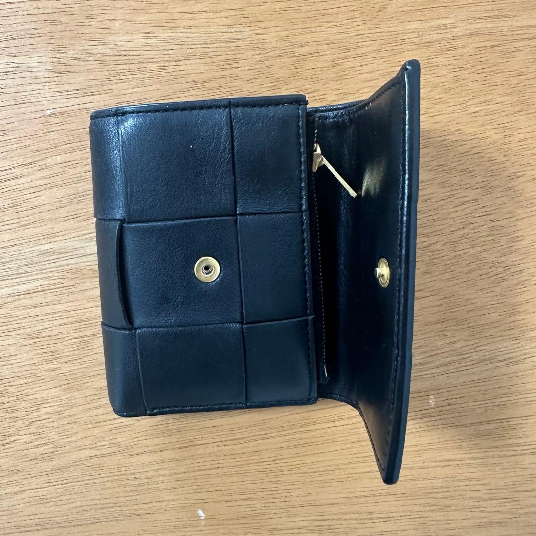 【BOTTEGA VENETA】ブラックレザー三つ折り財布