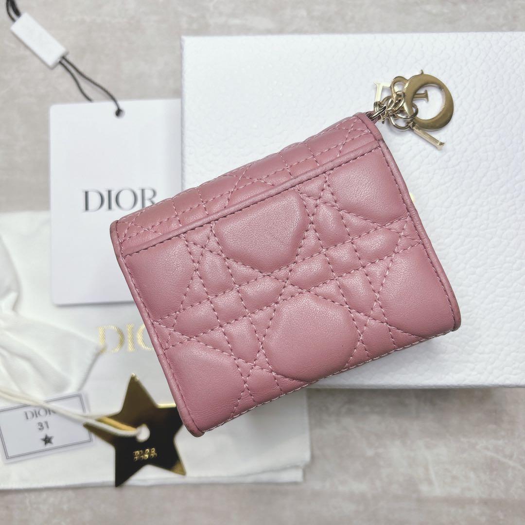 Lady Dior カナージュ ラムスキン 三つ折り 財布 チャーム ピンク