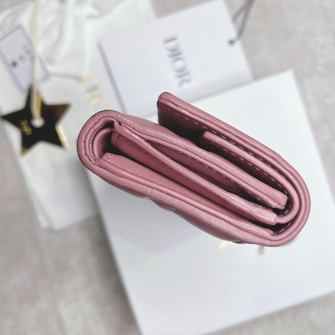 Lady Dior カナージュ ラムスキン 三つ折り 財布 チャーム ピンク
