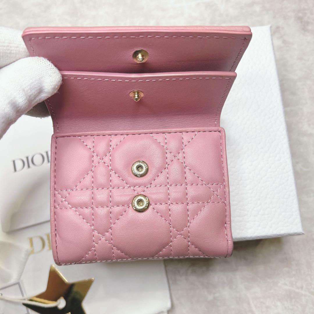 Lady Dior カナージュ ラムスキン 三つ折り 財布 チャーム ピンク