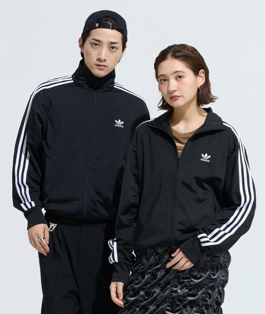 adidas トラックジャケット 黒