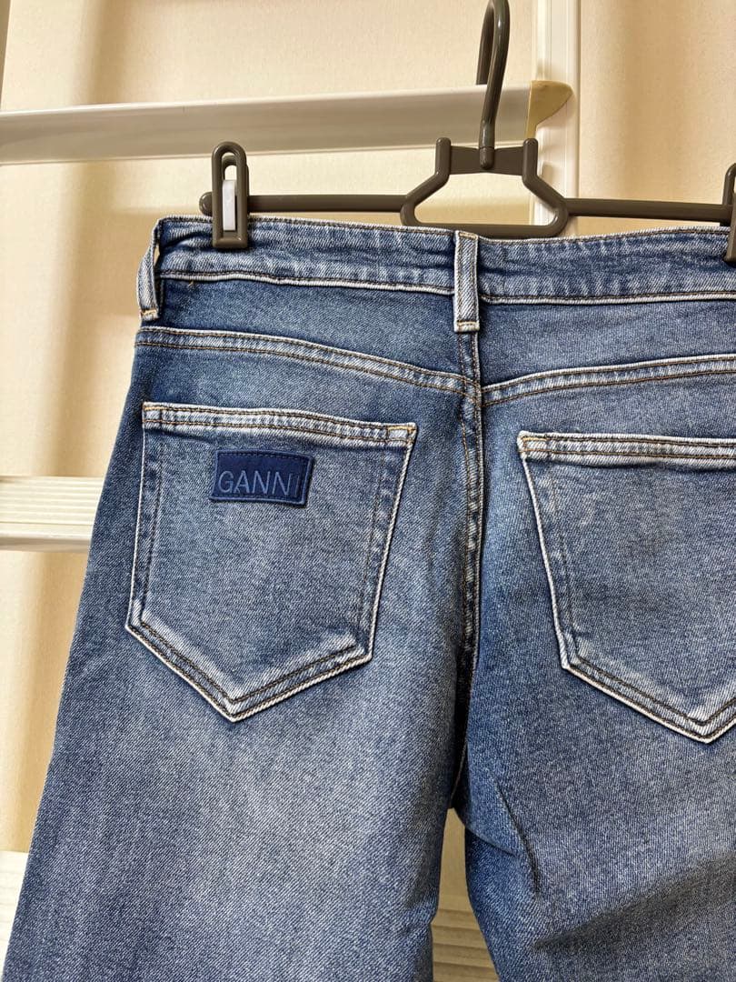 GANNI ガニー　デニム　ジーンズ　S(26) ブルー　バックロゴデザイン