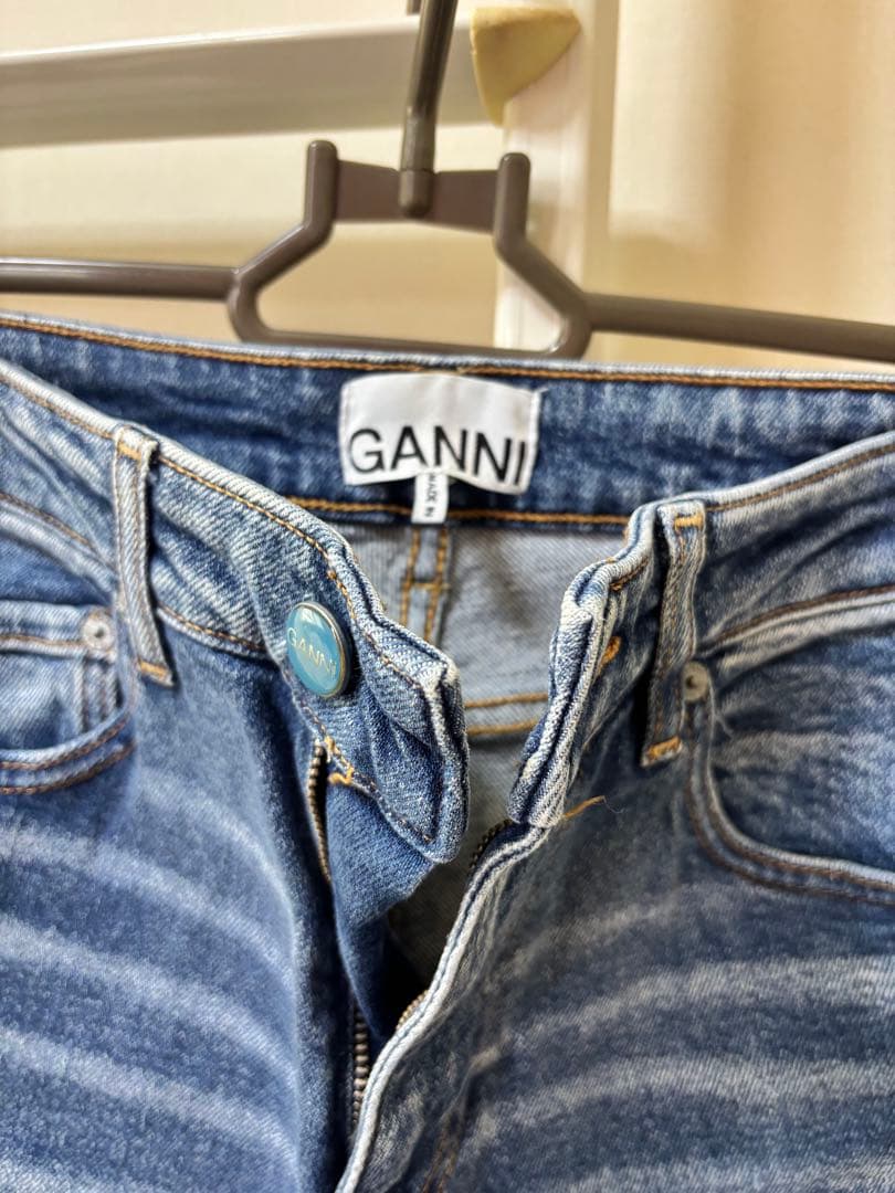 GANNI ガニー　デニム　ジーンズ　S(26) ブルー　バックロゴデザイン