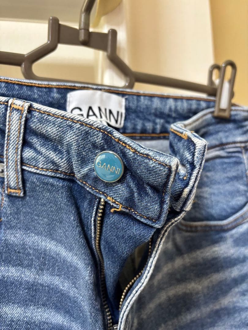 GANNI ガニー　デニム　ジーンズ　S(26) ブルー　バックロゴデザイン