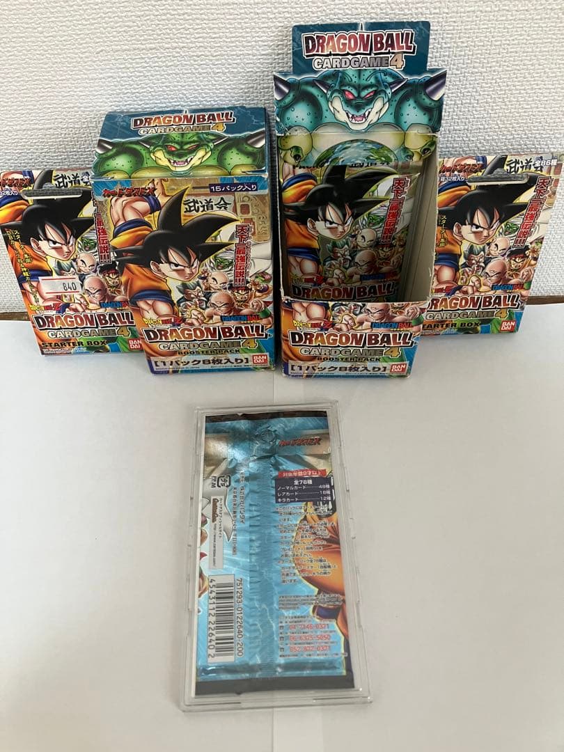 ドラゴンボールカードゲーム未開封1パック（後ろはディスプレイです。）