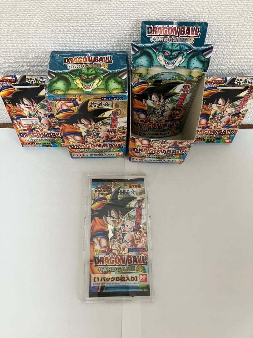 ドラゴンボールカードゲーム未開封1パック（後ろはディスプレイです。）