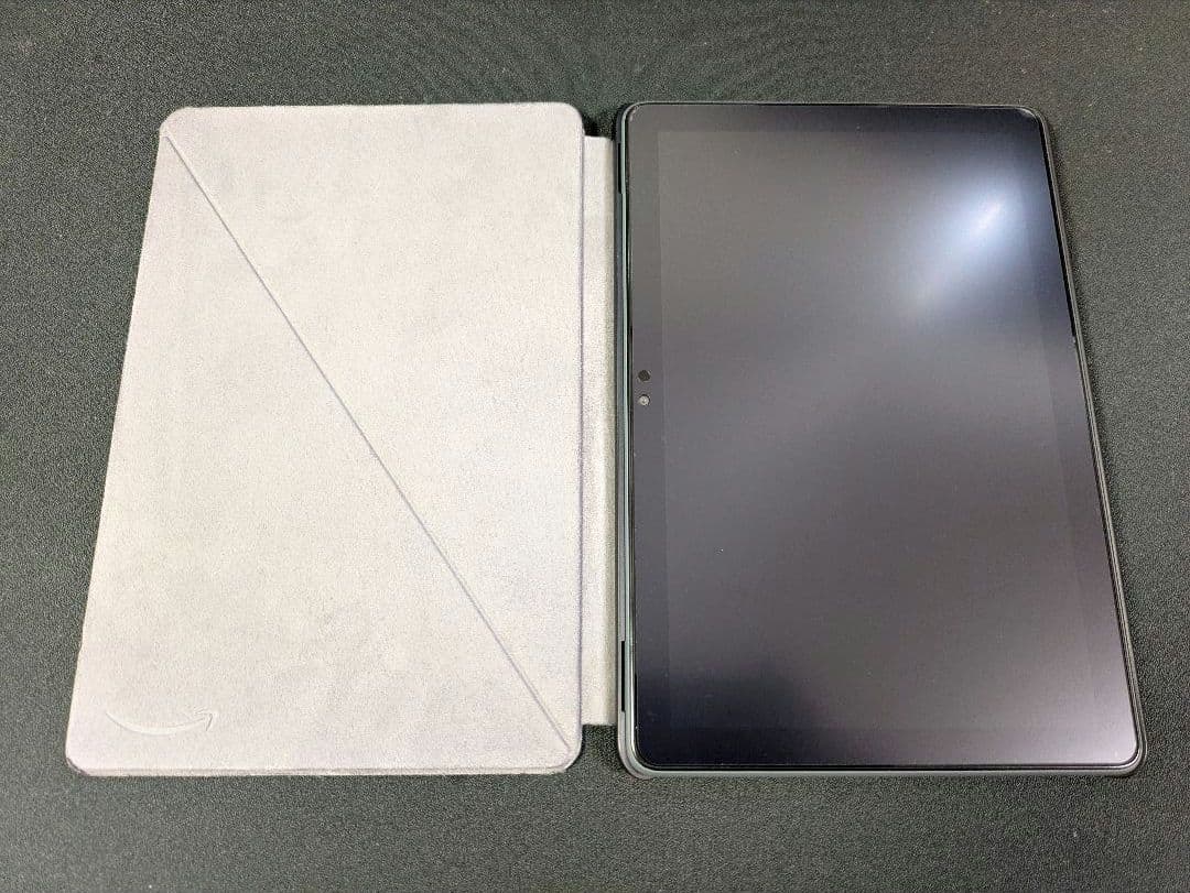 第11世代 Fire HD 10 Plus タブレット　純正カバー付き