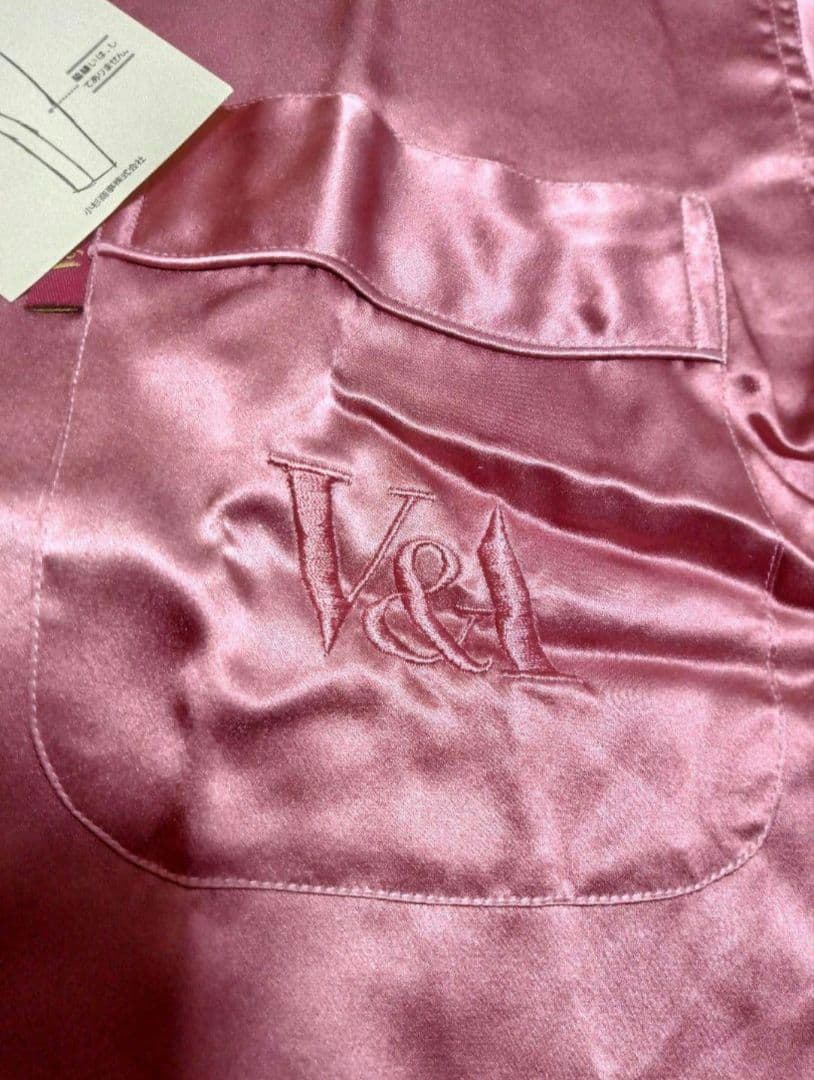 ◎新品未使用タグ付き　補強テープ付き　シルクパジャマ　V＆A　小杉　絹✨silk