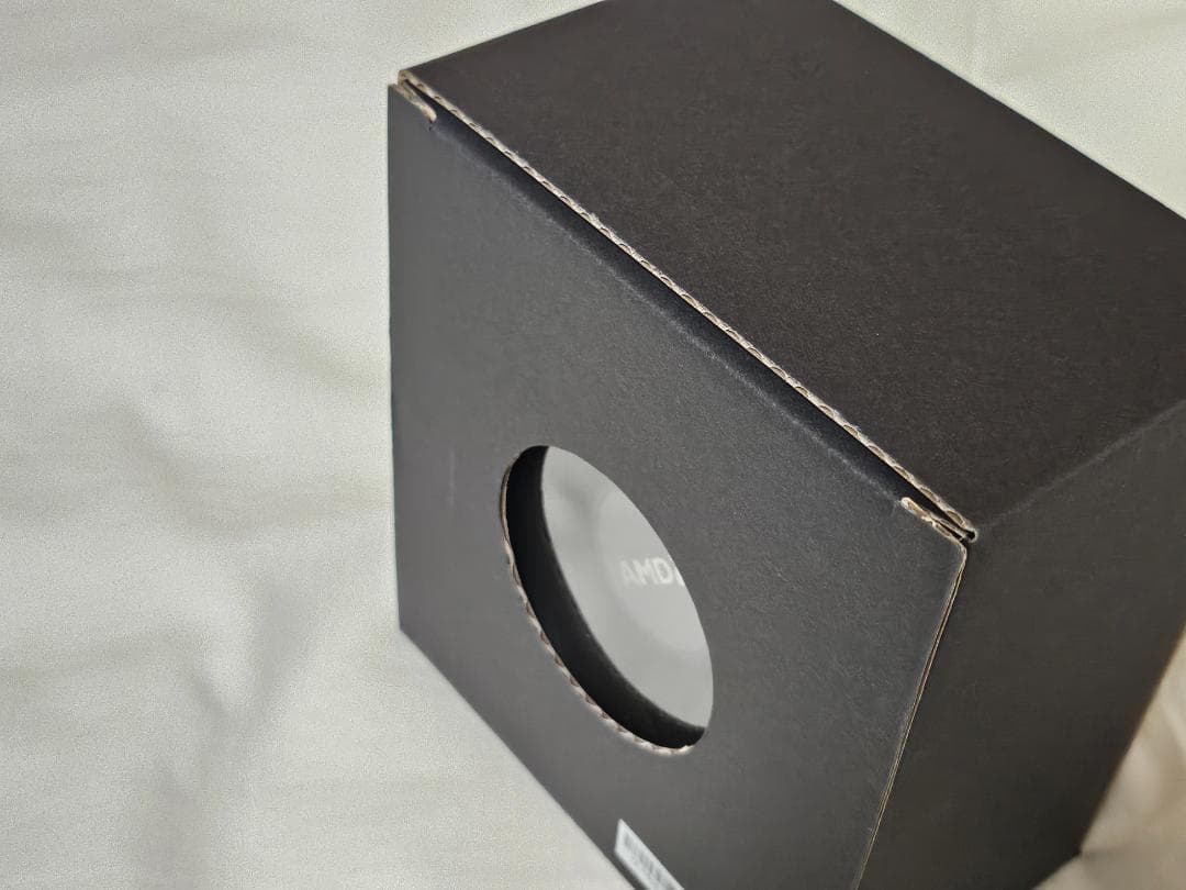 AMD Ryzen 5 5600X BOX （クーラーは未開封）