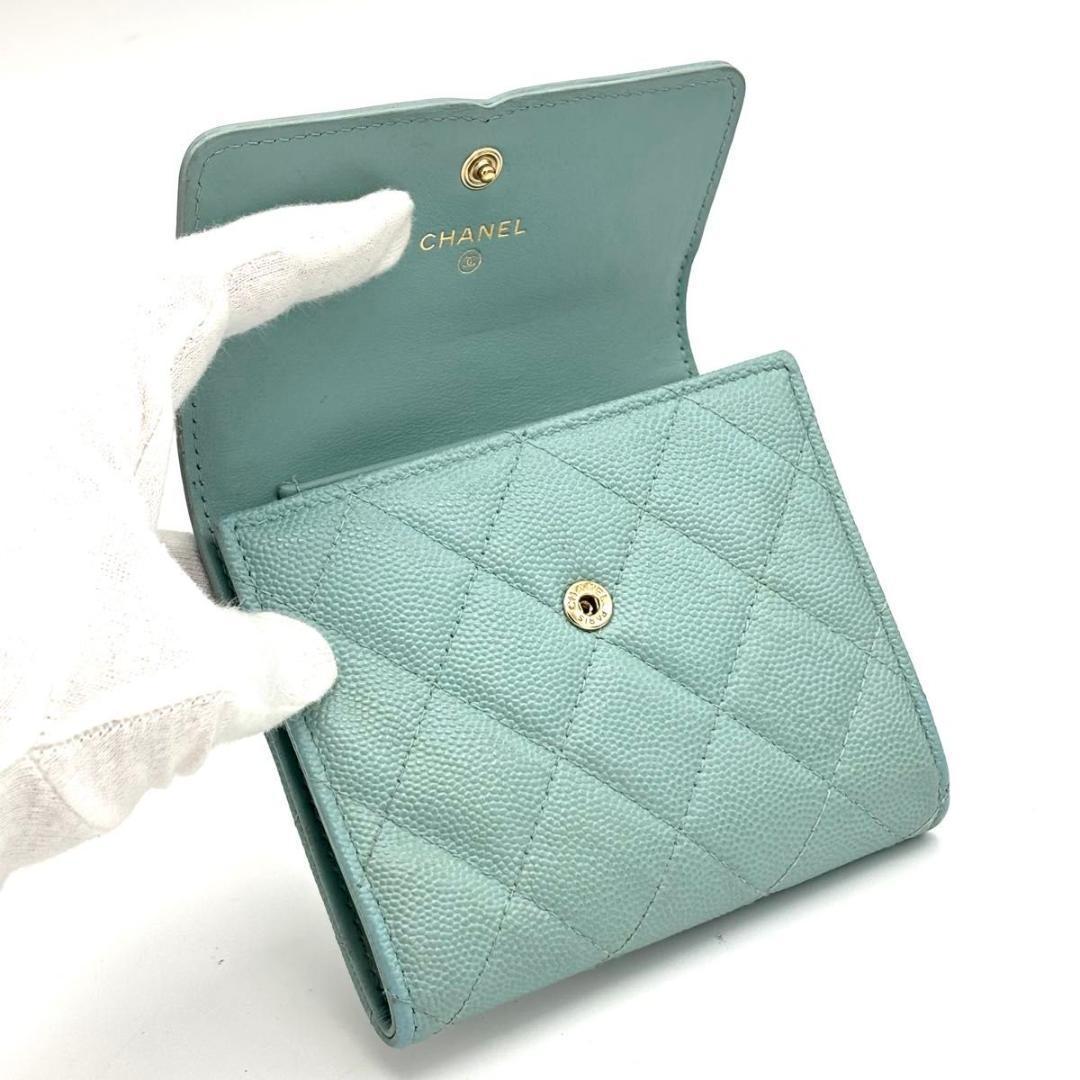 CHANEL CCフィリグリー 三つ折り財布 マトラッセ キャビアスキン 水色