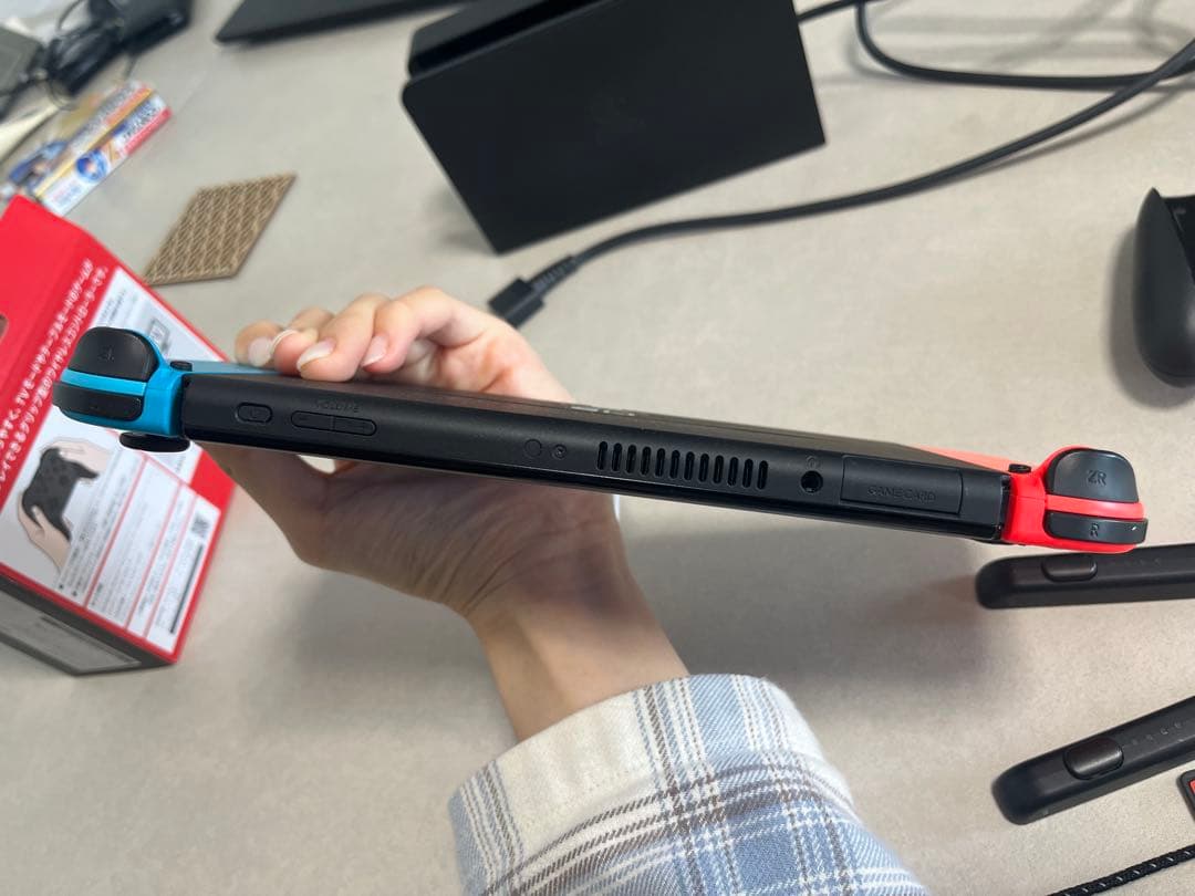 ほぼ新品 任天堂 Nintendo スイッチ switch