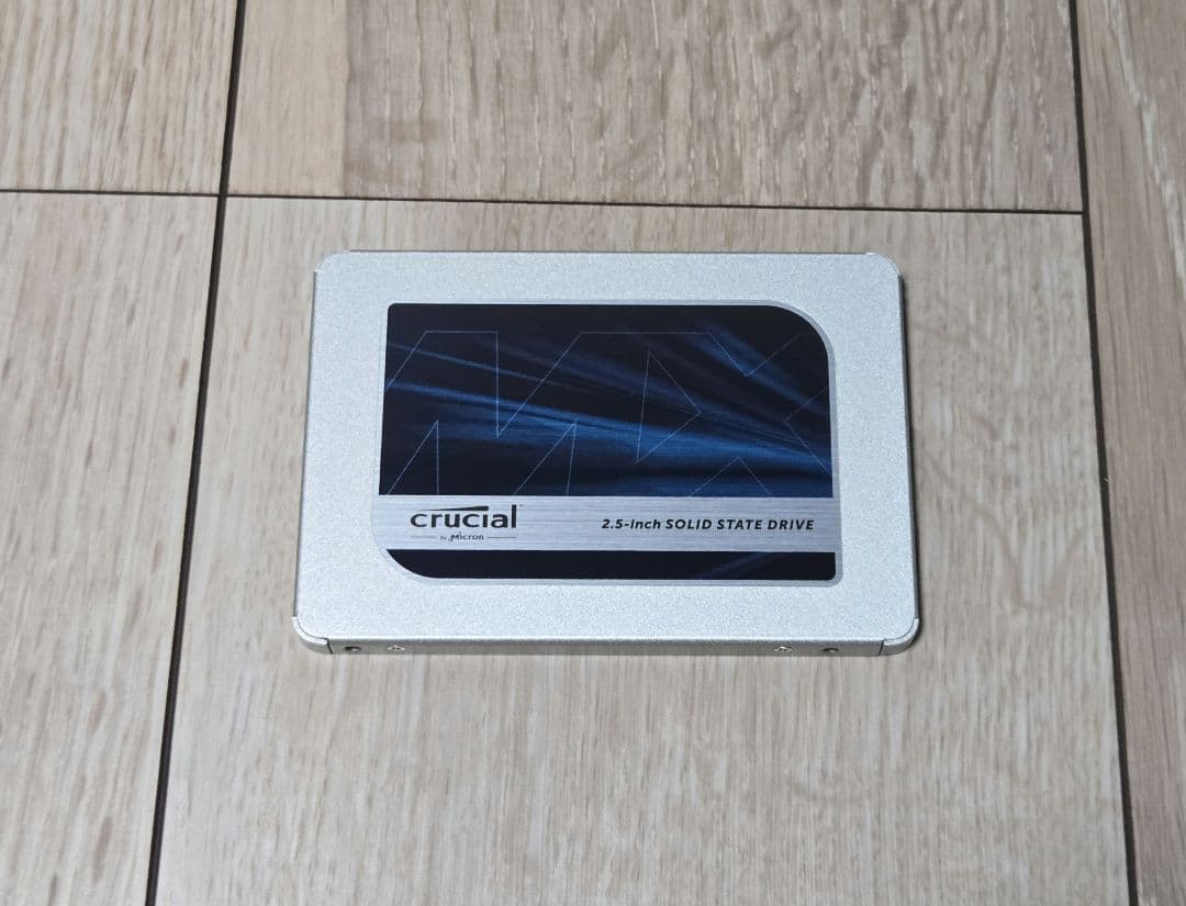 Crucial MX500 500GB 2.5インチSSD(外付け用ケース付き)