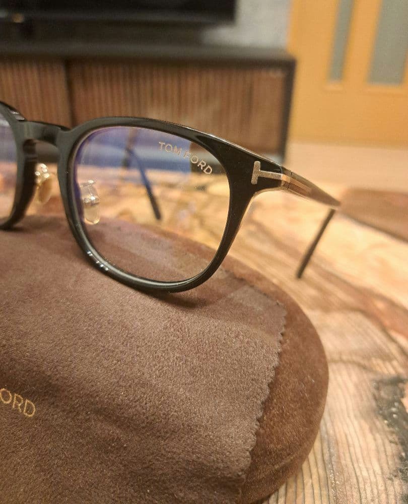 美品 TOM FORD サングラス TF5725-D-B 001 トムフォード