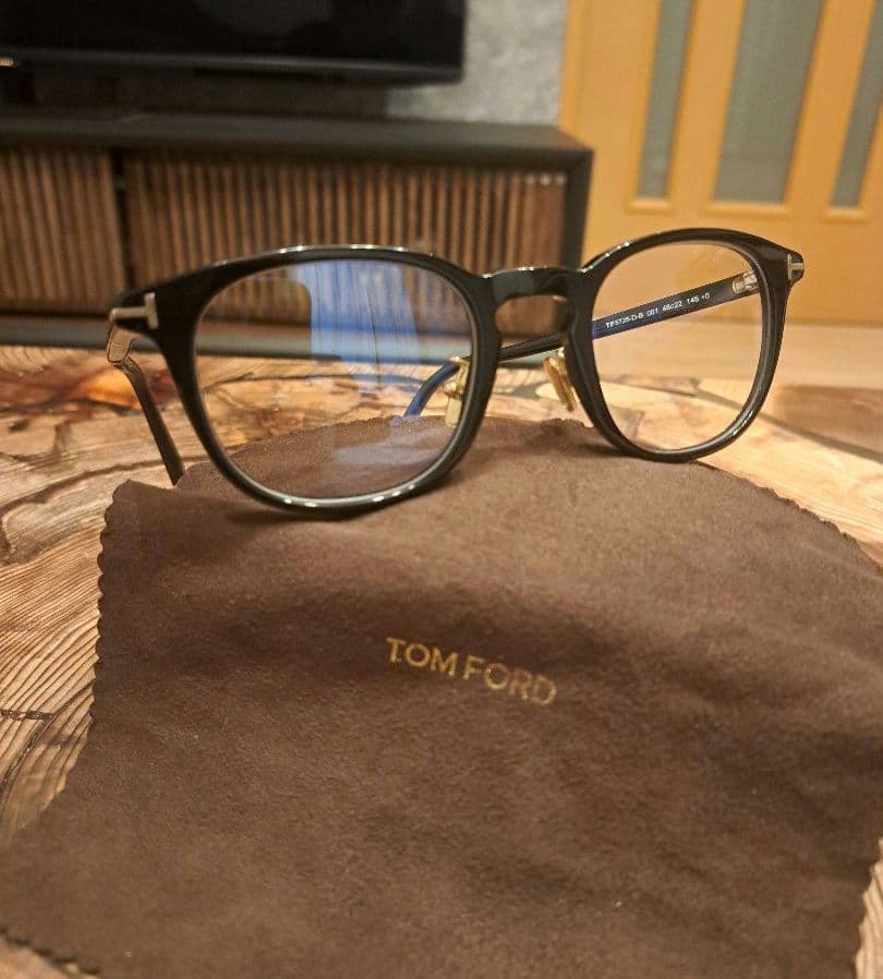 美品 TOM FORD サングラス TF5725-D-B 001 トムフォード