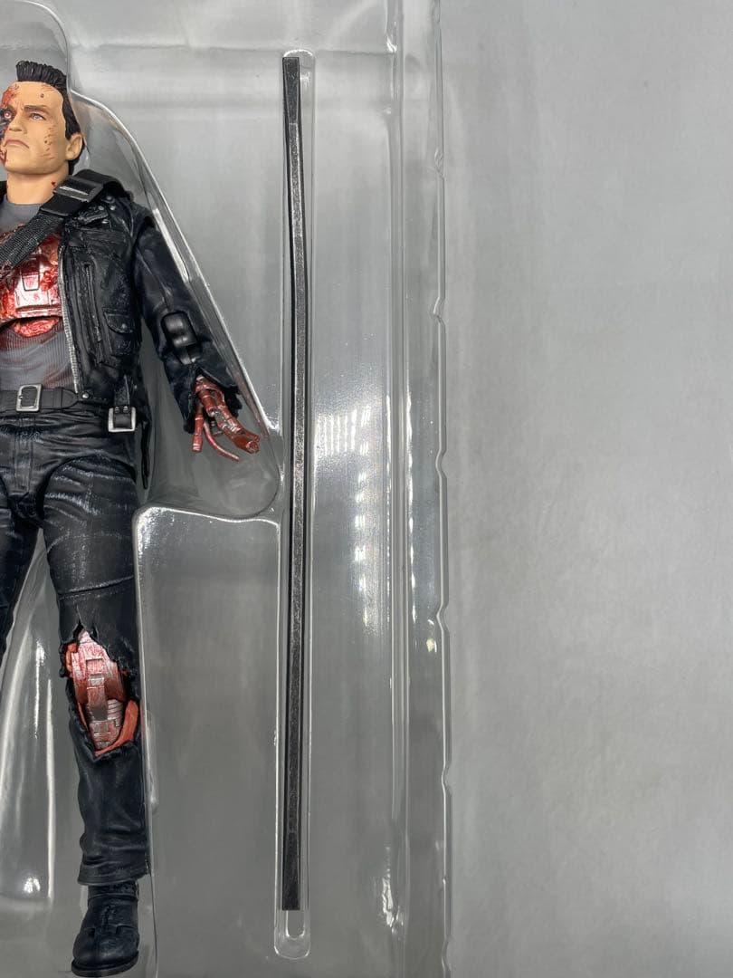 MAFEX T-800 T2:BATTLE DAMAGE ver ターミネーター