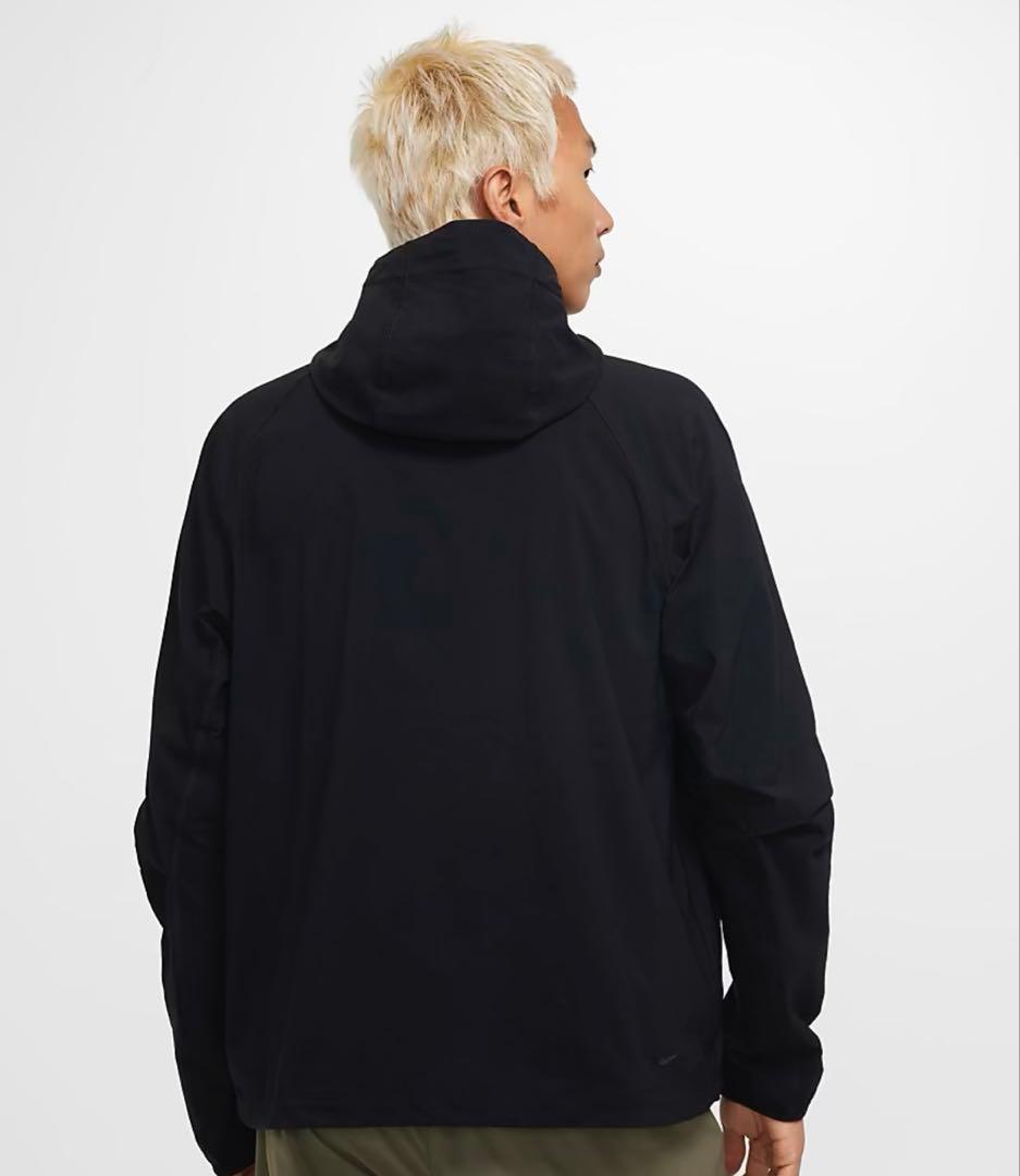 NIKE テックウィンドランナー